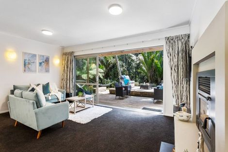Photo of property in 3 Opanuku Road, Henderson Valley, Auckland, 0612