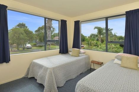 Photo of property in 33 Shearwater Street, One Tree Point, 0118