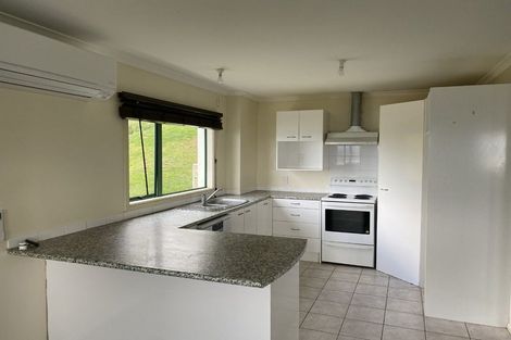 Photo of property in 9d Edgecombe Street, Newlands, Wellington, 6037