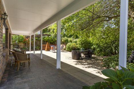 Photo of property in 27 Lexington Drive, Botany Downs, Auckland, 2010