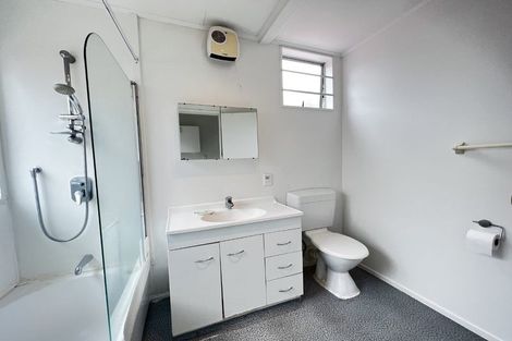 Photo of property in 1/15 Lambrown Drive, Totara Vale, Auckland, 0629