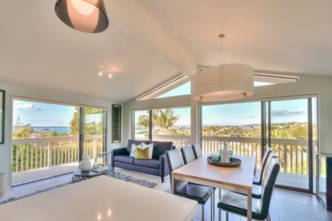 Photo of property in 4 Advene Road, Cockle Bay, Auckland, 2014