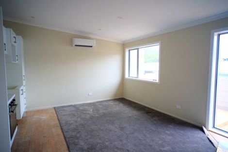 Photo of property in 2/19 Collins Avenue, Tawa, Wellington, 5028