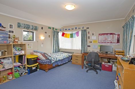 Photo of property in 1 Springdale Grove, Fitzherbert, Palmerston North, 4410