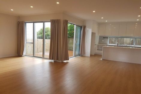 Photo of property in 812b East Coast Road, Oteha, Auckland, 0630