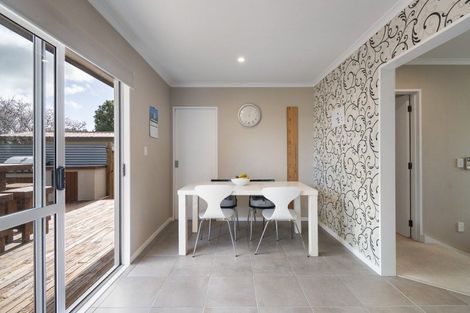 Photo of property in 21 Palliser Place, Milson, Palmerston North, 4414