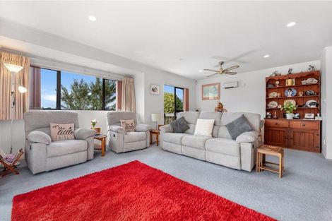 Photo of property in 7/485 Don Buck Road, Massey, Auckland, 0614