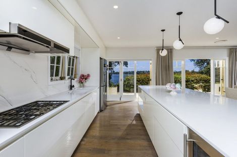 Photo of property in 40 Shakespeare Road, Milford, Auckland, 0620