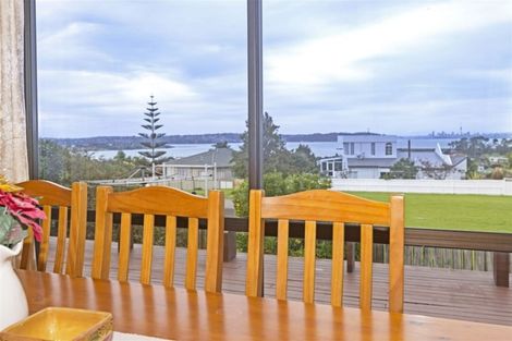 Photo of property in 3 Whiting Grove, West Harbour, Auckland, 0618