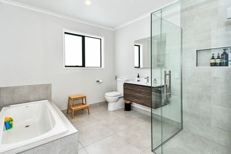 Photo of property in 18 Papaview Road, Papakura, 2110