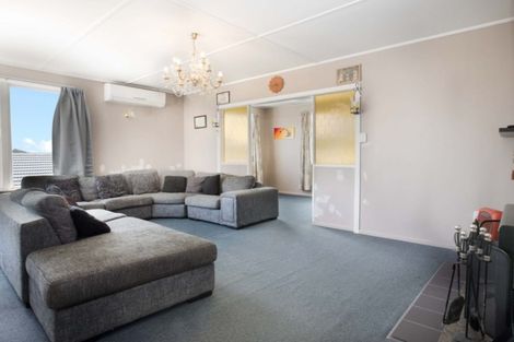 Photo of property in 124 Driver Crescent, Cannons Creek, Porirua, 5024