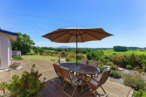 Photo of property in 52 Harakeke Road, Te Horo, Otaki, 5581