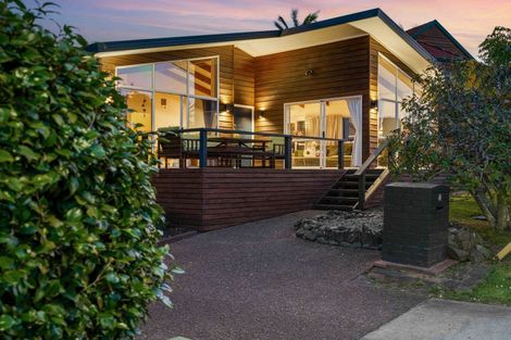 Photo of property in 19 Westpark Drive, West Harbour, Auckland, 0618