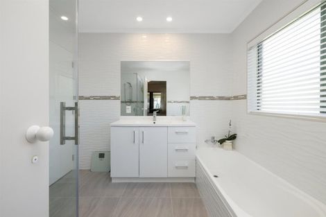 Photo of property in 81 Romana Crescent, Papamoa Beach, Papamoa, 3118