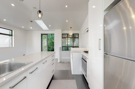 Photo of property in 15 San Sebastian Road, Kelburn, Wellington, 6012