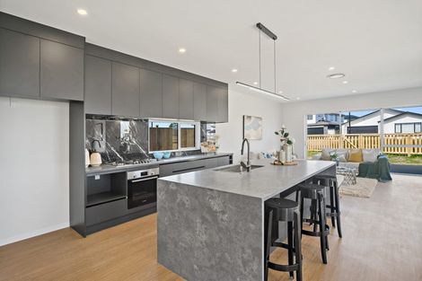 Photo of property in 1 Ritetai Street, Clarks Beach, 2122