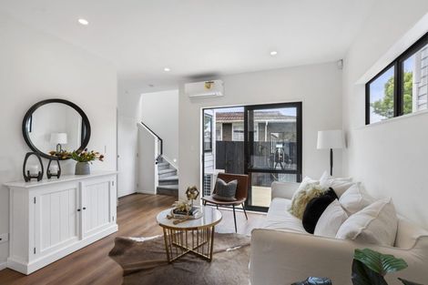 Photo of property in 21b Pipitea Place, Massey, Auckland, 0614