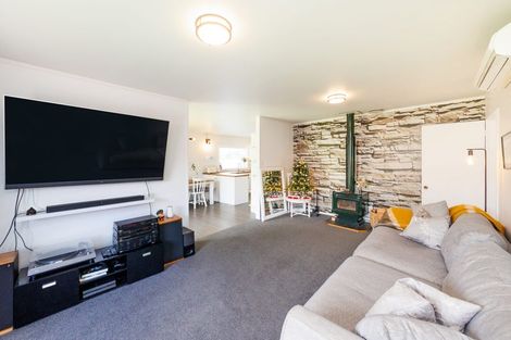 Photo of property in 21 Dalfield Place, Highbury, Palmerston North, 4412