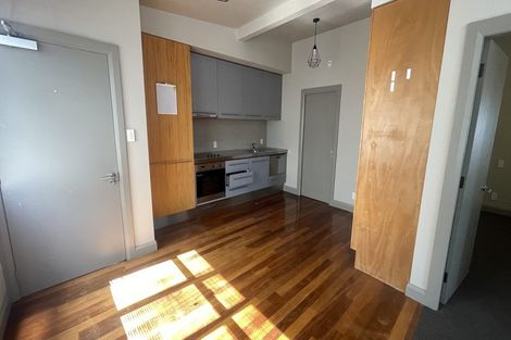 Photo of property in 98 Riddiford Street, Newtown, Wellington, 6021