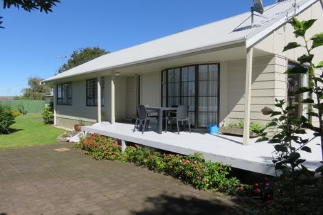 Photo of property in 15 Beihlers Road, Weymouth, Auckland, 2103