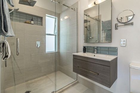 Photo of property in 40 Te Kawa Road, Greenlane, Auckland, 1061