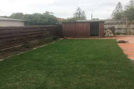 Photo of property in 2/43 Dale Crescent, Pakuranga, Auckland, 2010