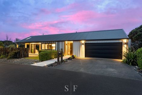 Photo of property in 14 Ferndale Drive, Waikanae, 5036
