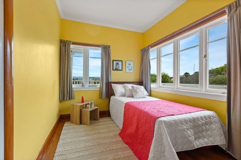 Photo of property in 1 Rubens Lane, West Harbour, Auckland, 0618