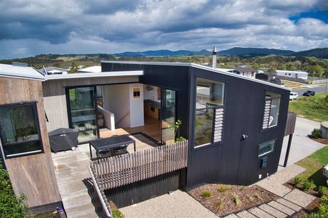Photo of property in 32 Northcoast Place, Mangawhai Heads, Mangawhai, 0505