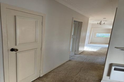 Photo of property in 465 Glenfield Road, Glenfield, Auckland, 0629