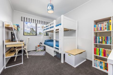 Photo of property in 60 Gatman Street, Birkdale, Auckland, 0626