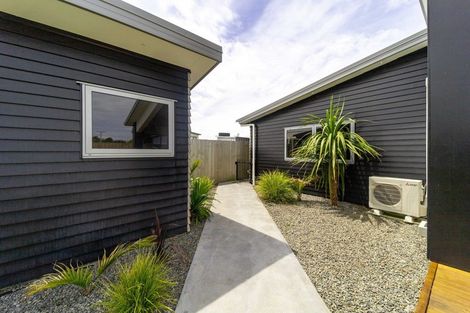 Photo of property in 3 Kamahi Street, Castlecliff, Whanganui, 4501