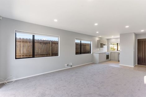 Photo of property in 24 Puma Drive, Golflands, Auckland, 2013