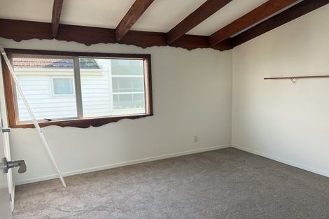 Photo of property in 81 Pupuke Road, Northcote, Auckland, 0627