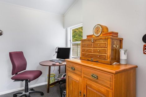 Photo of property in 1 Julia Place, Tawa, Wellington, 5028