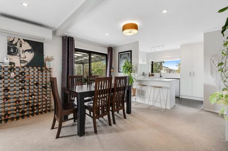 Photo of property in 5 Sevilla Place, Unsworth Heights, Auckland, 0632