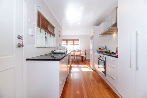 Photo of property in 9 Stephen Avenue, Henderson, Auckland, 0610