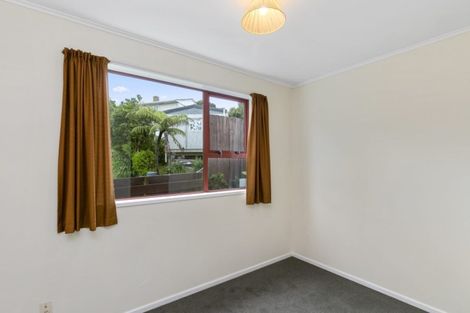 Photo of property in 4 Bloomsbury Grove, Newlands, Wellington, 6037