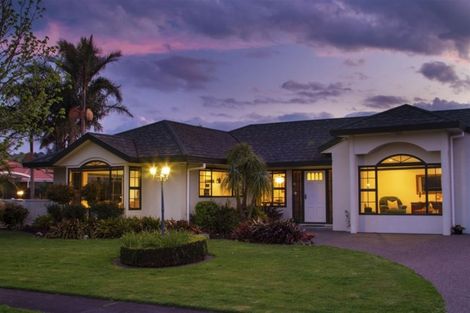 Photo of property in 1 Cloverlea Place, Pukekohe, 2120