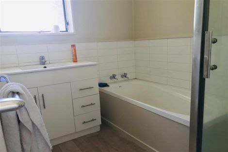 Photo of property in 2/355 Roscommon Road, Clendon Park, Auckland, 2103