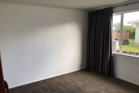 Photo of property in 12 Riversdale Drive, Merrilands, New Plymouth, 4312