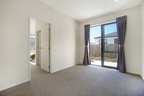 Photo of property in 8 Twin Parks Rise, Papakura, 2110