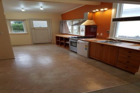 Photo of property in 102 Onepu Road, Lyall Bay, Wellington, 6022