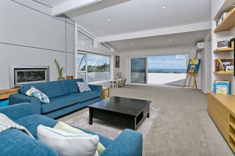 Photo of property in 927 East Coast Road, Northcross, Auckland, 0632