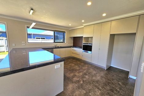 Photo of property in 18 Keene Drive, Bell Block, New Plymouth, 4312