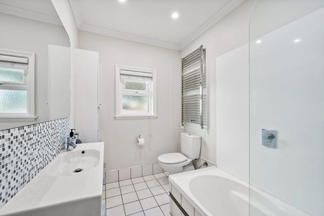 Photo of property in 534 Broadway, Strathmore Park, Wellington, 6022