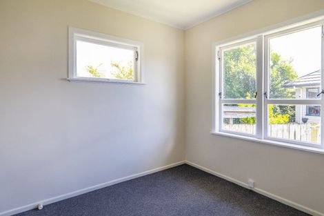 Photo of property in 3 Phelps Place, Glendene, Auckland, 0602
