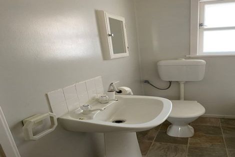 Photo of property in 1/10 Ocean View Road, Northcote, Auckland, 0627