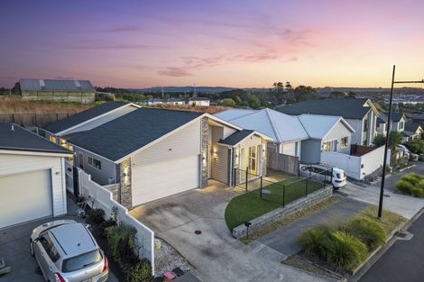 Photo of property in 10 Barrique Road, Kumeu, 0810