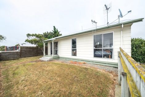 Photo of property in 2 Suzanne Grove, Kelvin Grove, Palmerston North, 4414